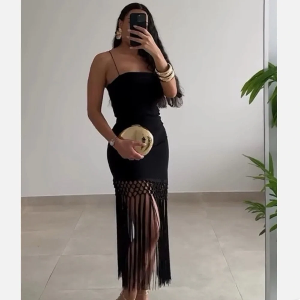 Spring /summer🌺 NWT ZARA FRINGED DRESS SIZE M
🚨 My prices are firm, no discount - Picture 12 of 13